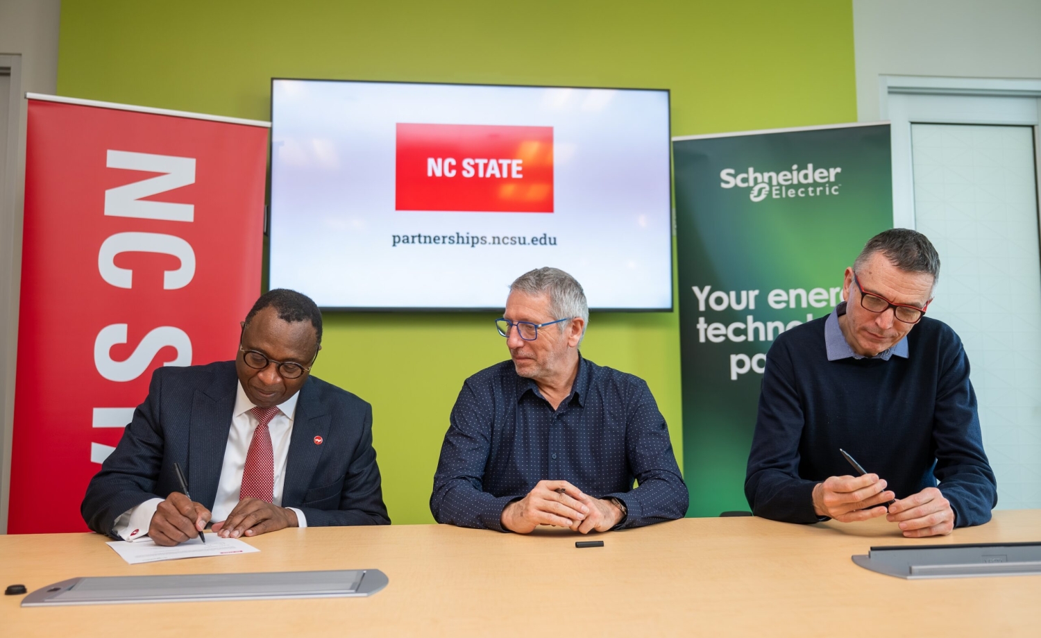 Chancellor Howell and Schneider Electric leadership signing master research agreement.